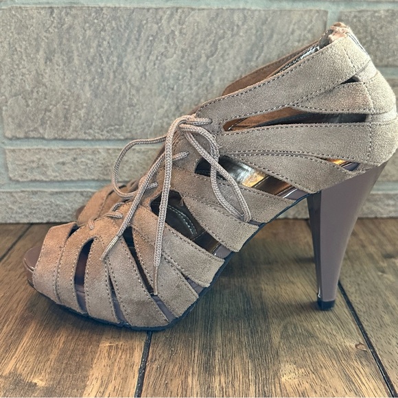 Like NEW Elle Sienna Lace Up Taupe Tan Suede Peep Toe High Heel Shoe / Size 7.5 - Picture 7 of 11